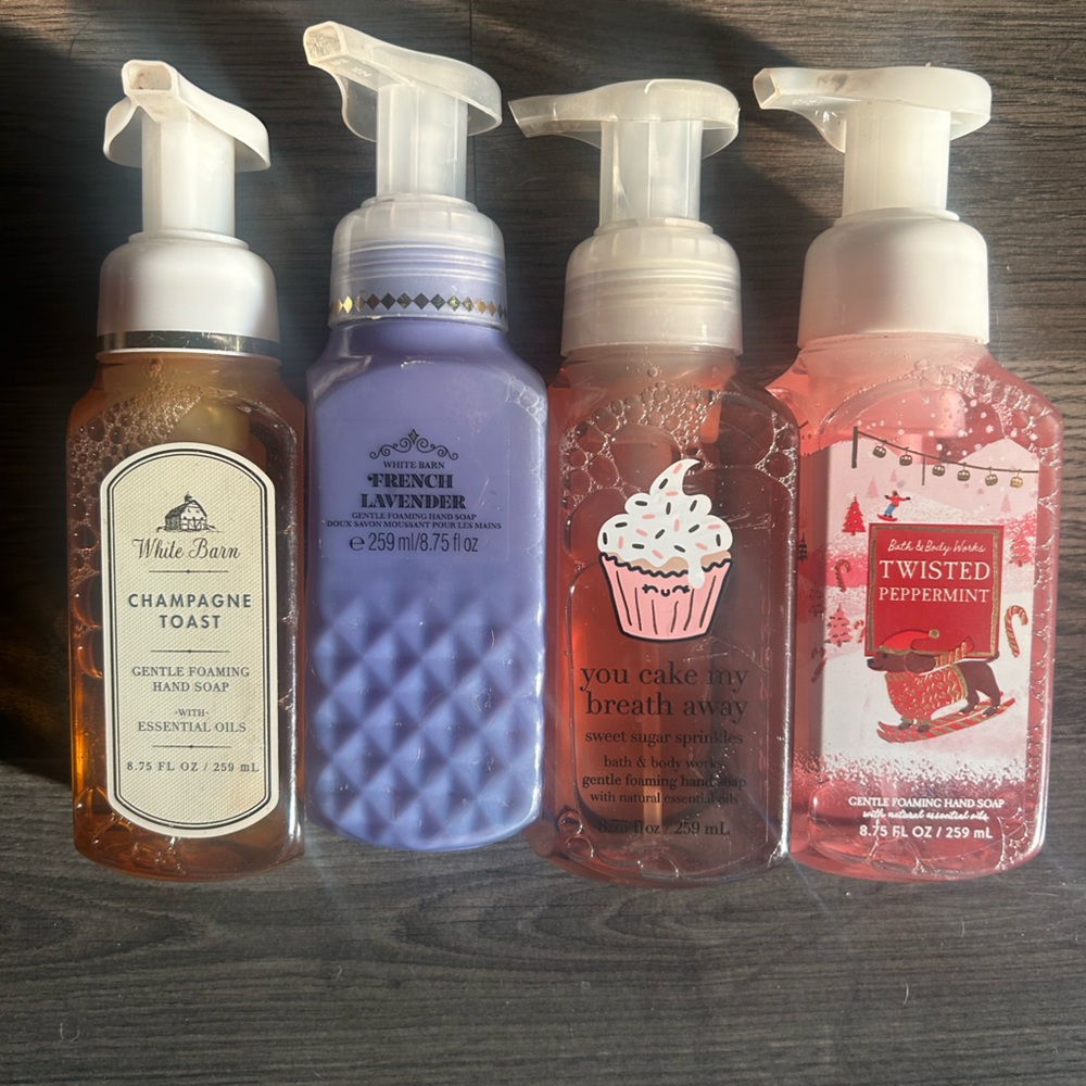 COPY - Bath and body works lot of 4 hand soaps